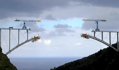 Grues sur pont